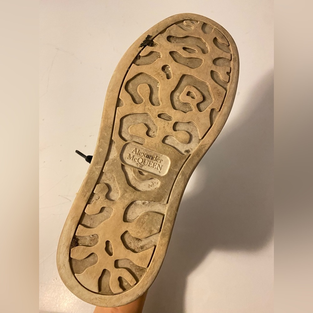 Classic Alexander McQueen sneakers - Picture 5 of 5